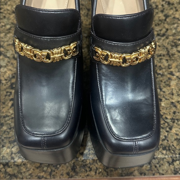 Like new. Worn around house. - Picture 6 of 9